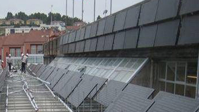 采暖及熱水工程屋面安裝聚熱板