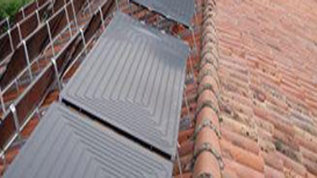 現(xiàn)場(chǎng)施工聚熱板安裝位置