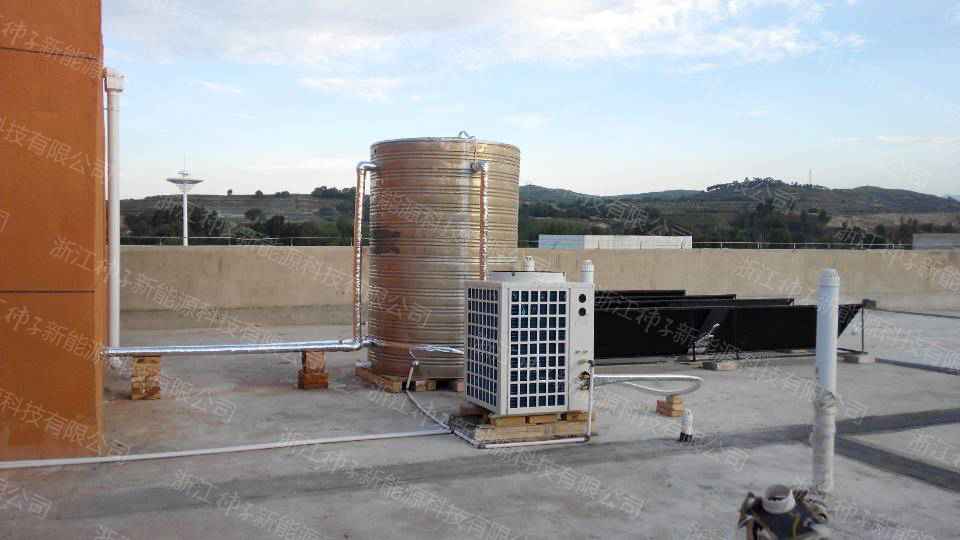 甘肅偉盛藥業(yè)——4噸異聚態(tài)熱水系統(tǒng)